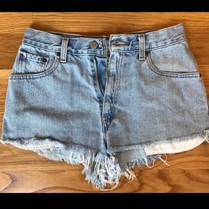 High waisted Levi’s size 8 but fits more of a 2-4